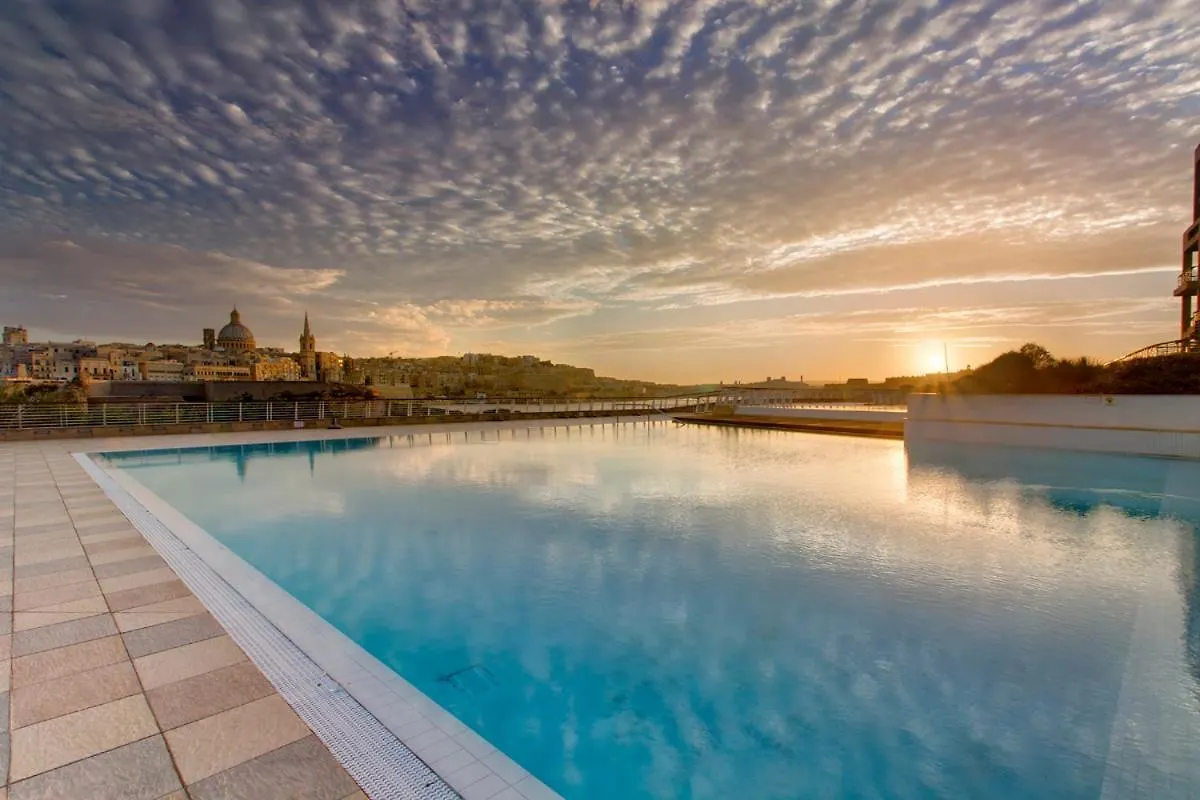 Luxury Apt Ocean Views In Tigne Point, With Pool Sliema