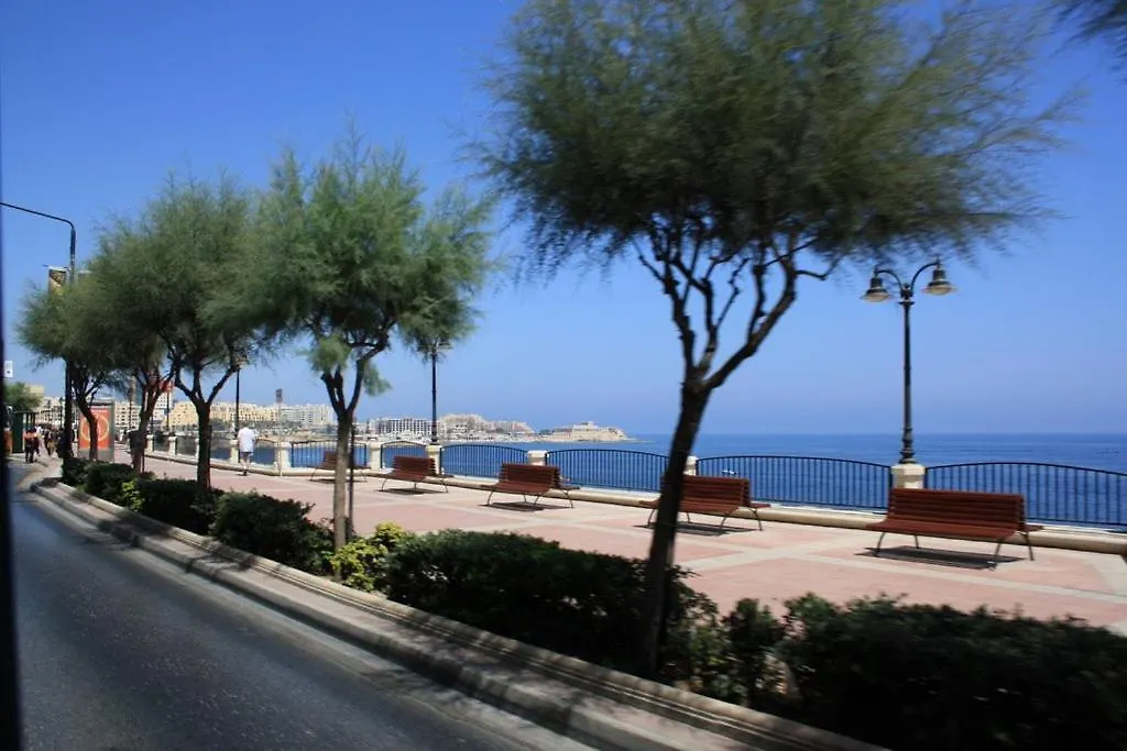 Luxury Apt Ocean Views In Tigne Point, With Pool Sliema