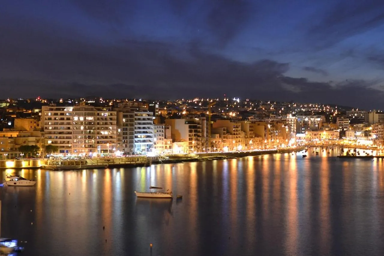 Luxury Apt Ocean Views In Tigne Point, With Pool Sliema